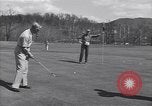 Immagine di Il Duca di Windsor gioca a golf White Sulphur Springs West Virginia USA, 1948, secondo 49 filmato di repertorio 65675037952