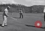Immagine di Il Duca di Windsor gioca a golf White Sulphur Springs West Virginia USA, 1948, secondo 50 filmato di repertorio 65675037952