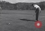 Immagine di Il Duca di Windsor gioca a golf White Sulphur Springs West Virginia USA, 1948, secondo 56 filmato di repertorio 65675037952