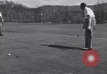 Immagine di Il Duca di Windsor gioca a golf White Sulphur Springs West Virginia USA, 1948, secondo 57 filmato di repertorio 65675037952