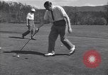 Immagine di Il Duca di Windsor gioca a golf White Sulphur Springs West Virginia USA, 1948, secondo 59 filmato di repertorio 65675037952