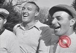 Immagine di Bing Crosby conduce compagni cantare sul campo da golf Washington DC USA, 1956, secondo 22 filmato di repertorio 65675037953