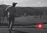 Immagine di Bing Crosby e Ben Hogan giocare a golf White Sulphur Springs West Virginia USA, 1956, secondo 43 filmato di repertorio 65675037954