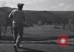 Immagine di Bing Crosby e Ben Hogan giocare a golf White Sulphur Springs West Virginia USA, 1956, secondo 44 filmato di repertorio 65675037954