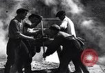 Standbild Sowjetische Truppen greifen Deutsche in Haus-zu-Haus-Schlachten in ein Stadt Moskau Russland Sowjetunion, 1941, aus Sekunde 11 historischem Filmmaterial Videoclip 65675037964