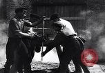 Standbild Sowjetische Truppen greifen Deutsche in Haus-zu-Haus-Schlachten in ein Stadt Moskau Russland Sowjetunion, 1941, aus Sekunde 12 historischem Filmmaterial Videoclip 65675037964