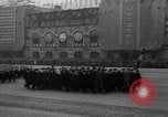Image les gens de Moscou Parade Moscou Russie Union Soviétique, 1952, de la seconde 17 séquences d'archives historiques vidéo 65675037975