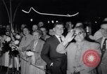 Standbild Mein Mann Godfrey Film Premier Los Angeles California USA, 1957, aus Sekunde 3 historischem Filmmaterial Videoclip 65675037997