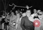 Standbild Mein Mann Godfrey Film Premier Los Angeles California USA, 1957, aus Sekunde 9 historischem Filmmaterial Videoclip 65675037997