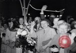 Standbild Mein Mann Godfrey Film Premier Los Angeles California USA, 1957, aus Sekunde 10 historischem Filmmaterial Videoclip 65675037997