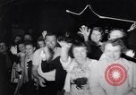 Standbild Mein Mann Godfrey Film Premier Los Angeles California USA, 1957, aus Sekunde 12 historischem Filmmaterial Videoclip 65675037997