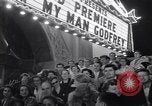 Standbild Mein Mann Godfrey Film Premier Los Angeles California USA, 1957, aus Sekunde 17 historischem Filmmaterial Videoclip 65675037997
