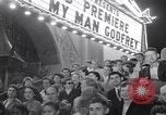 Standbild Mein Mann Godfrey Film Premier Los Angeles California USA, 1957, aus Sekunde 23 historischem Filmmaterial Videoclip 65675037997