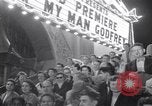 Standbild Mein Mann Godfrey Film Premier Los Angeles California USA, 1957, aus Sekunde 24 historischem Filmmaterial Videoclip 65675037997