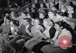 Standbild Mein Mann Godfrey Film Premier Los Angeles California USA, 1957, aus Sekunde 26 historischem Filmmaterial Videoclip 65675037997