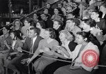 Standbild Mein Mann Godfrey Film Premier Los Angeles California USA, 1957, aus Sekunde 28 historischem Filmmaterial Videoclip 65675037997