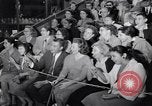 Standbild Mein Mann Godfrey Film Premier Los Angeles California USA, 1957, aus Sekunde 30 historischem Filmmaterial Videoclip 65675037997