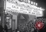 Standbild Mein Mann Godfrey Film Premier Los Angeles California USA, 1957, aus Sekunde 34 historischem Filmmaterial Videoclip 65675037997
