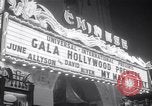 Standbild Mein Mann Godfrey Film Premier Los Angeles California USA, 1957, aus Sekunde 38 historischem Filmmaterial Videoclip 65675037997