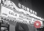 Standbild Mein Mann Godfrey Film Premier Los Angeles California USA, 1957, aus Sekunde 39 historischem Filmmaterial Videoclip 65675037997