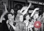 Standbild Mein Mann Godfrey Film Premier Los Angeles California USA, 1957, aus Sekunde 49 historischem Filmmaterial Videoclip 65675037997