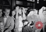 Standbild Mein Mann Godfrey Film Premier Los Angeles California USA, 1957, aus Sekunde 53 historischem Filmmaterial Videoclip 65675037997