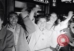Standbild Mein Mann Godfrey Film Premier Los Angeles California USA, 1957, aus Sekunde 56 historischem Filmmaterial Videoclip 65675037997