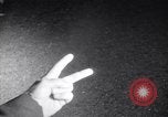 Standbild Mein Mann Godfrey Film Premier Los Angeles California USA, 1957, aus Sekunde 58 historischem Filmmaterial Videoclip 65675037997
