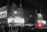 Standbild Mein Mann Godfrey Film Premier Los Angeles California USA, 1957, aus Sekunde 62 historischem Filmmaterial Videoclip 65675037997
