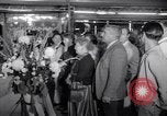 Standbild Mein Mann Godfrey film Premier Los Angeles California USA, 1957, aus Sekunde 5 historischem Filmmaterial Videoclip 65675037998