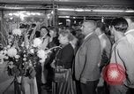 Standbild Mein Mann Godfrey film Premier Los Angeles California USA, 1957, aus Sekunde 6 historischem Filmmaterial Videoclip 65675037998
