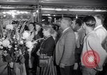 Standbild Mein Mann Godfrey film Premier Los Angeles California USA, 1957, aus Sekunde 7 historischem Filmmaterial Videoclip 65675037998