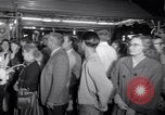 Standbild Mein Mann Godfrey film Premier Los Angeles California USA, 1957, aus Sekunde 8 historischem Filmmaterial Videoclip 65675037998