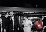 Standbild Mein Mann Godfrey film Premier Los Angeles California USA, 1957, aus Sekunde 11 historischem Filmmaterial Videoclip 65675037998