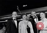 Standbild Mein Mann Godfrey film Premier Los Angeles California USA, 1957, aus Sekunde 16 historischem Filmmaterial Videoclip 65675037998