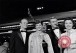 Standbild Mein Mann Godfrey film Premier Los Angeles California USA, 1957, aus Sekunde 17 historischem Filmmaterial Videoclip 65675037998