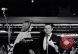 Standbild Mein Mann Godfrey film Premier Los Angeles California USA, 1957, aus Sekunde 22 historischem Filmmaterial Videoclip 65675037998