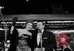 Standbild Mein Mann Godfrey film Premier Los Angeles California USA, 1957, aus Sekunde 27 historischem Filmmaterial Videoclip 65675037998