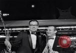 Standbild Mein Mann Godfrey film Premier Los Angeles California USA, 1957, aus Sekunde 33 historischem Filmmaterial Videoclip 65675037998