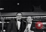 Standbild Mein Mann Godfrey film Premier Los Angeles California USA, 1957, aus Sekunde 34 historischem Filmmaterial Videoclip 65675037998