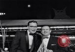 Standbild Mein Mann Godfrey film Premier Los Angeles California USA, 1957, aus Sekunde 35 historischem Filmmaterial Videoclip 65675037998