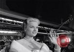 Standbild Mein Mann Godfrey film Premier Los Angeles California USA, 1957, aus Sekunde 45 historischem Filmmaterial Videoclip 65675037998