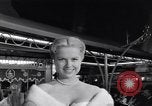 Standbild Mein Mann Godfrey film Premier Los Angeles California USA, 1957, aus Sekunde 51 historischem Filmmaterial Videoclip 65675037998
