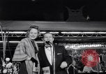 Standbild Mein Mann Godfrey film Premier Los Angeles California USA, 1957, aus Sekunde 57 historischem Filmmaterial Videoclip 65675037998