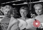 Immagine di Il mio uomo Godfrey tappeto rosso Los Angeles California USA, 1957, secondo 5 filmato di repertorio 65675037999