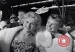 Immagine di Il mio uomo Godfrey tappeto rosso Los Angeles California USA, 1957, secondo 11 filmato di repertorio 65675037999