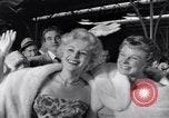 Immagine di Il mio uomo Godfrey tappeto rosso Los Angeles California USA, 1957, secondo 12 filmato di repertorio 65675037999