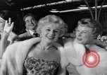 Immagine di Il mio uomo Godfrey tappeto rosso Los Angeles California USA, 1957, secondo 13 filmato di repertorio 65675037999