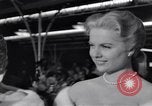 Immagine di Il mio uomo Godfrey tappeto rosso Los Angeles California USA, 1957, secondo 21 filmato di repertorio 65675037999