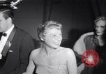 Immagine di Il mio uomo Godfrey tappeto rosso Los Angeles California USA, 1957, secondo 53 filmato di repertorio 65675037999
